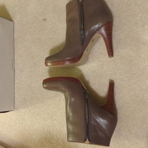 Nine West Trivetto Grey-Beige Heel Booties (Sz 5.5/6) EUC - Picture 5 of 6